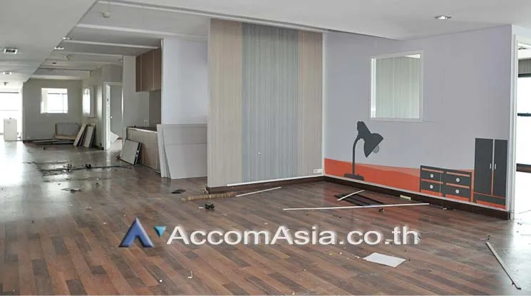 unit Office space For Rent in Sukhumvit, Bangkok  near BTS Ekkamai (AA14408)
